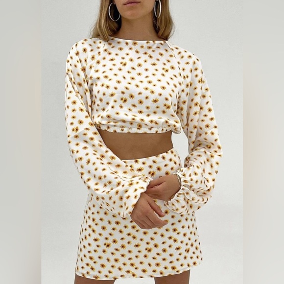 NWT | WE WORE WHAT
Satin Mini Slip Skirt
Ivory Floral - Picture 4 of 8